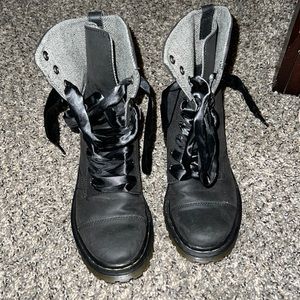 Dr.Martens with silk laces